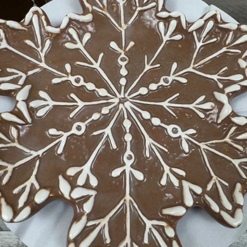 Pottery Barn Gingerbread Snowflake Stoneware Appetizer Plates Set 4 - Holiday